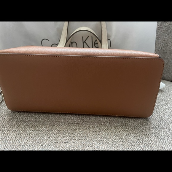 NWOT Calvin Klein Signature Crossbody Shoulder Bag - Picture 4 of 15